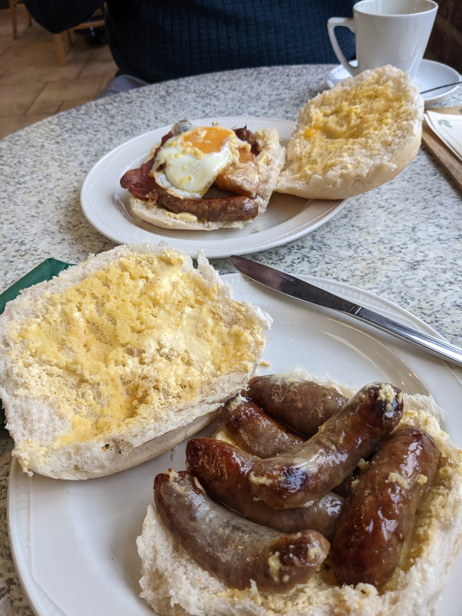 DawnAJWitney's tweet photo. Great way to start the day, hawthorn leaves opening, breakfast and cake! Back to the MS now.
#breakfastbap #signsofspring #norfolkskies #valentinecupcake #writerslife #historicalromance https://t.co/wdQQ1OhApu