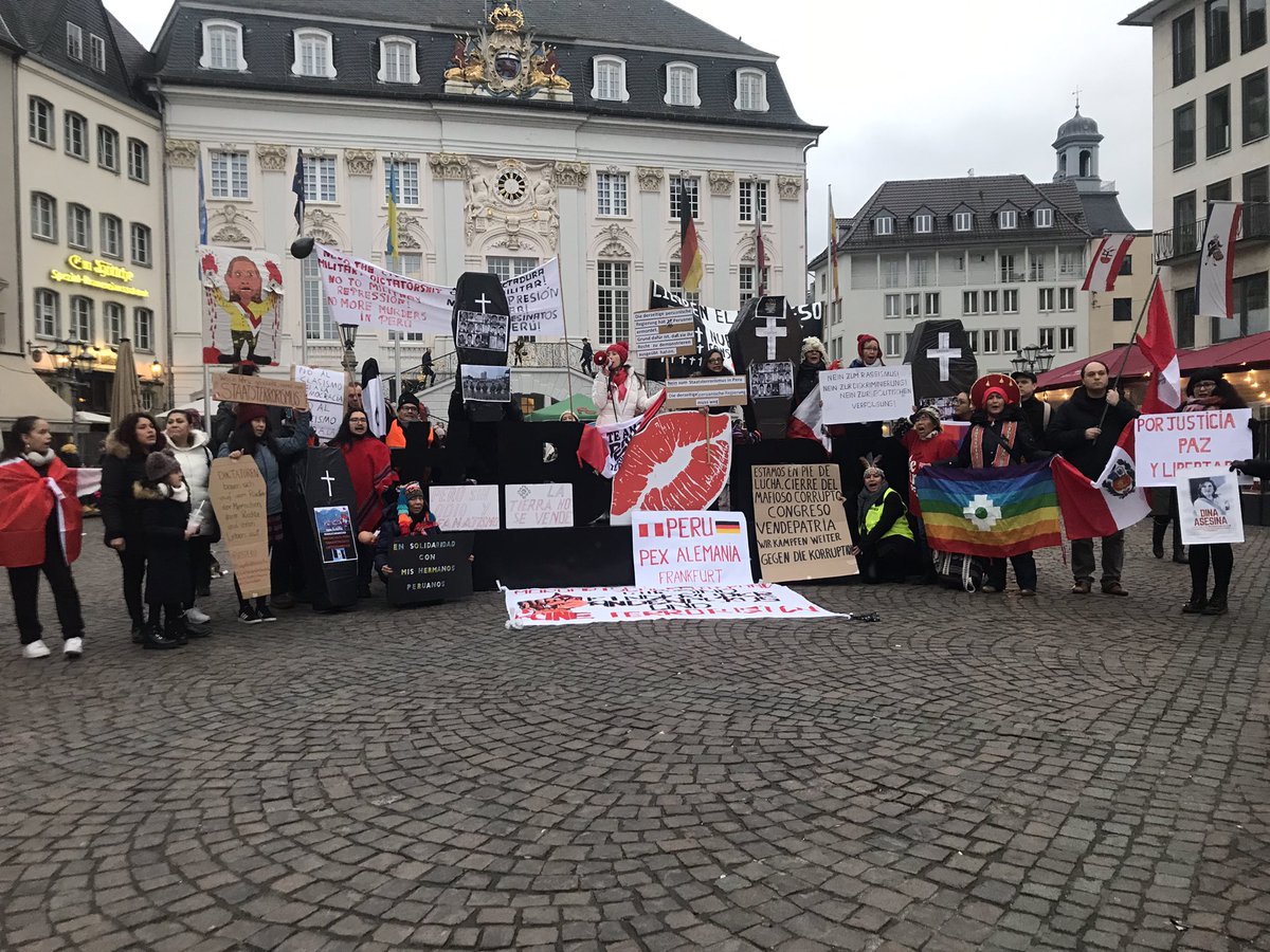 ivonnesheen's tweet photo. Gestern solidarisierte sich eine Gruppe von in NRW lebenden Peruanern mit den Protesten in Peru gegen die Regierung von Dina Boluarte, die seit Dezember 2022 mehr als 60 Peruaner getötet hat.
#NRW
#DinaRenunciaYa 
@dwnews @Journal_UN_ONU @Ojo_Publico @IDL_R @WaykaPeru https://t.co/DfAwctoXAD