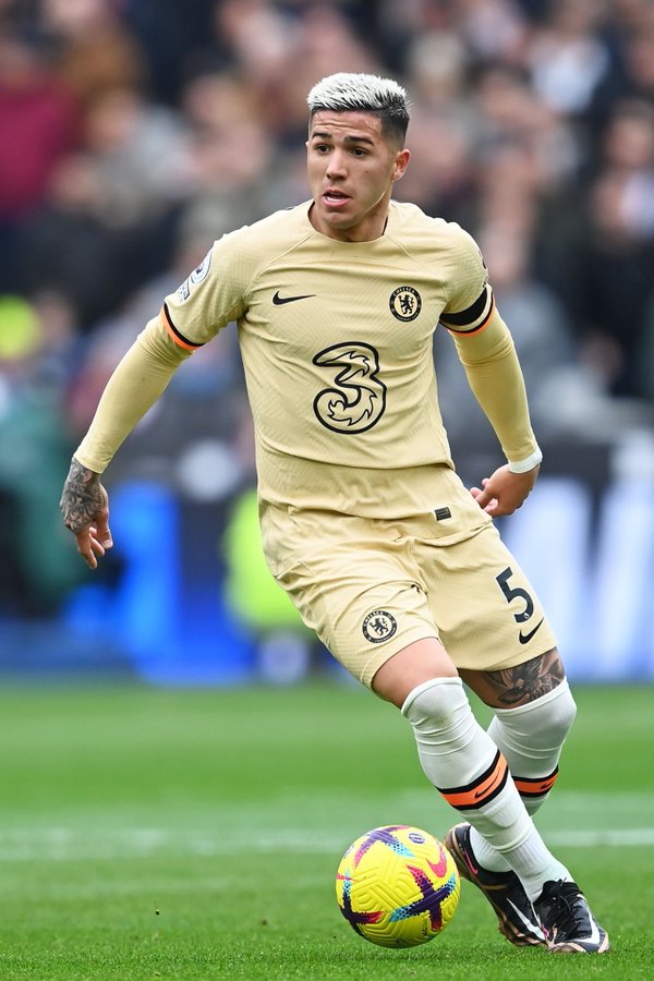 Blue_Footy's tweet photo. Players like Enzo Fernandez don't need time to adapt to any league. He's too intelligent for any league.

Man looked like Cesc and Kante rolled in one against West Ham. We hit a jackpot here. Future Legend. https://t.co/AeLt5yy7nv