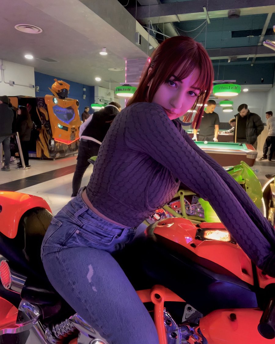 UYukinekun's tweet photo. Broom🛵👀 https://t.co/J5UBNp043x