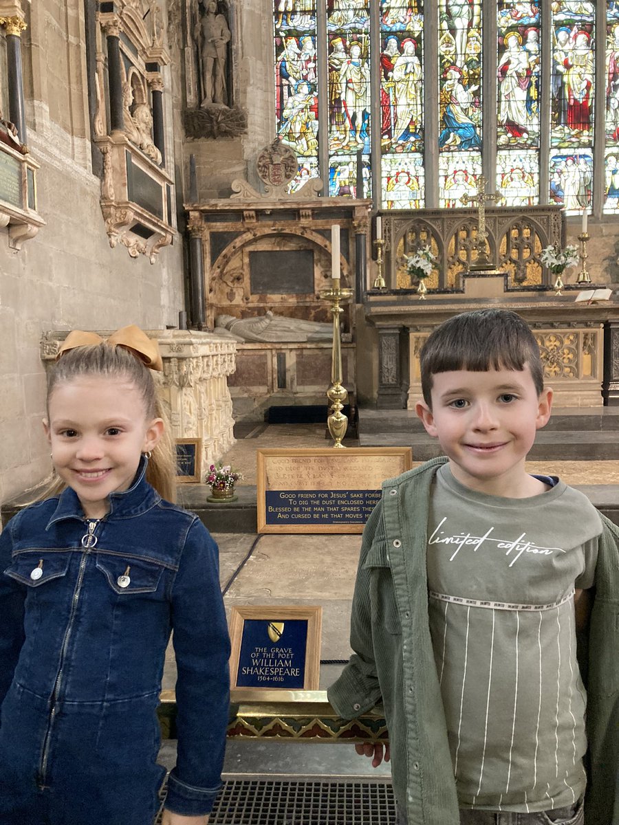 Christi23775076's tweet photo. Ivy & Brody have had a lovely weekend away to Stratford Upon Avon; visiting William Shakespeare’s birthplace 💕 We visited the house William was born and raised, The Royal Shakespeare Theatre and the church where William is buried! @latimerprimary https://t.co/YBSOcQv8zw