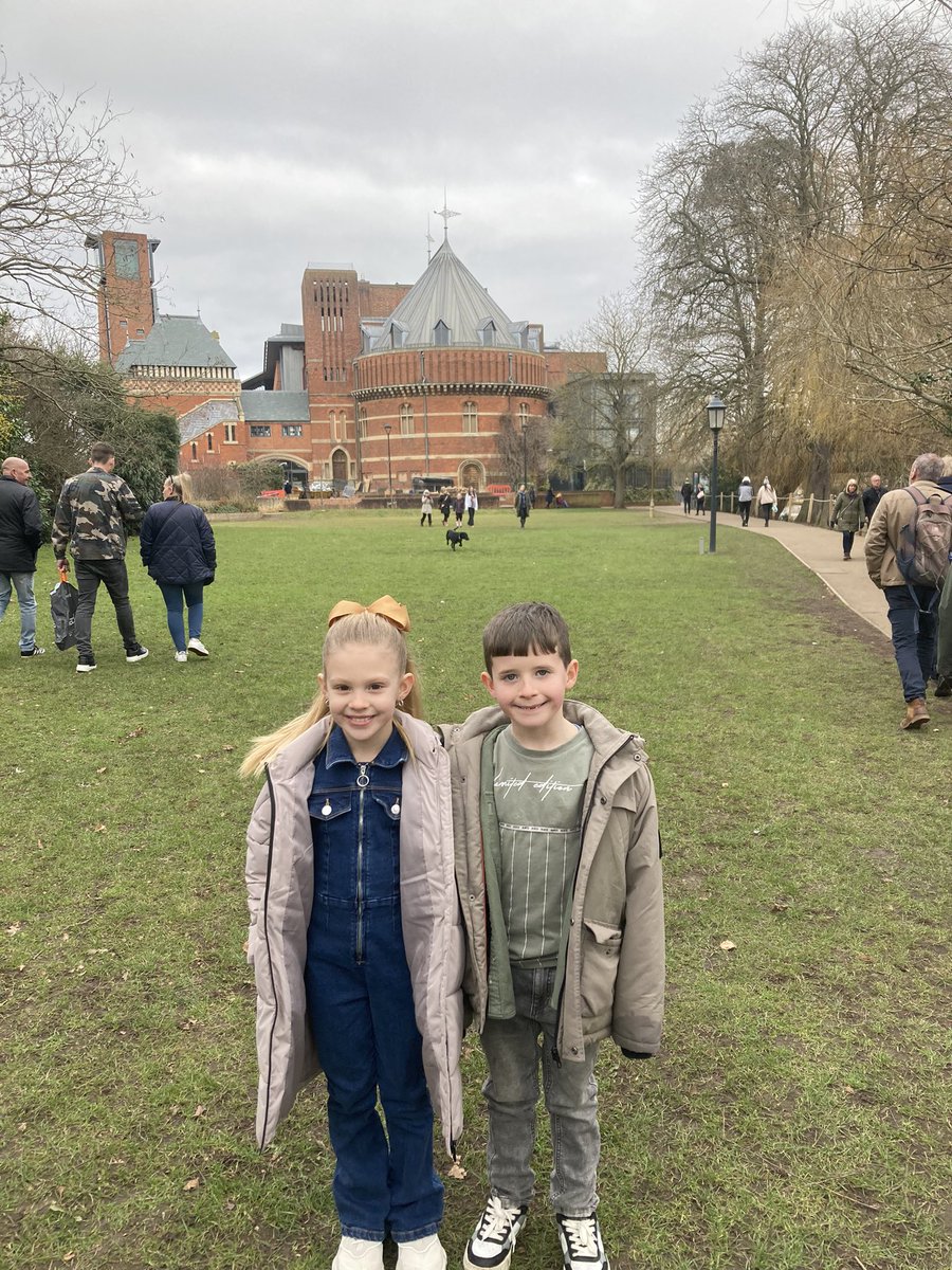 Christi23775076's tweet photo. Ivy & Brody have had a lovely weekend away to Stratford Upon Avon; visiting William Shakespeare’s birthplace 💕 We visited the house William was born and raised, The Royal Shakespeare Theatre and the church where William is buried! @latimerprimary https://t.co/YBSOcQv8zw