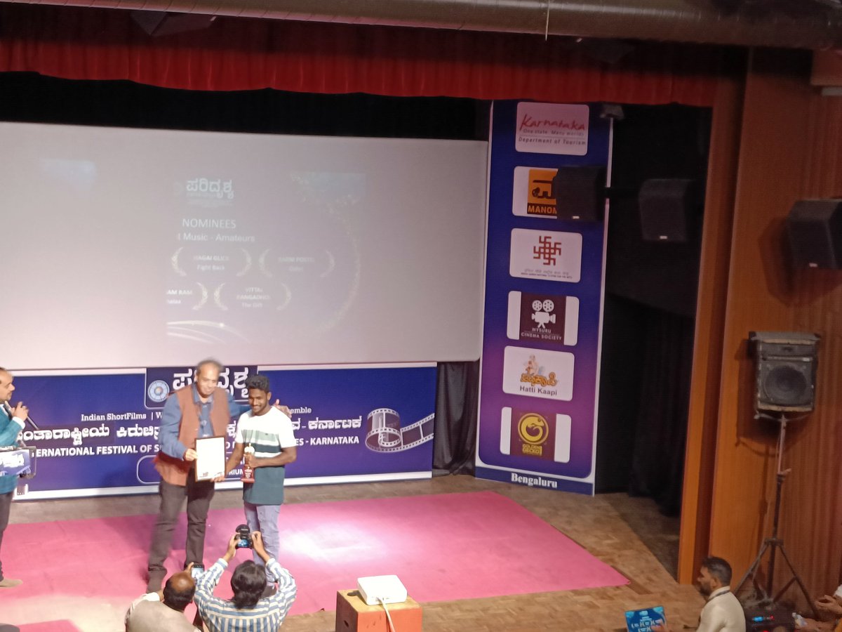 MMSumanth's tweet photo. A platform for budding filmmaker #Paridrishya, happy faces of young film makers and technicians receiving the award https://t.co/hYiAuw9Qz1