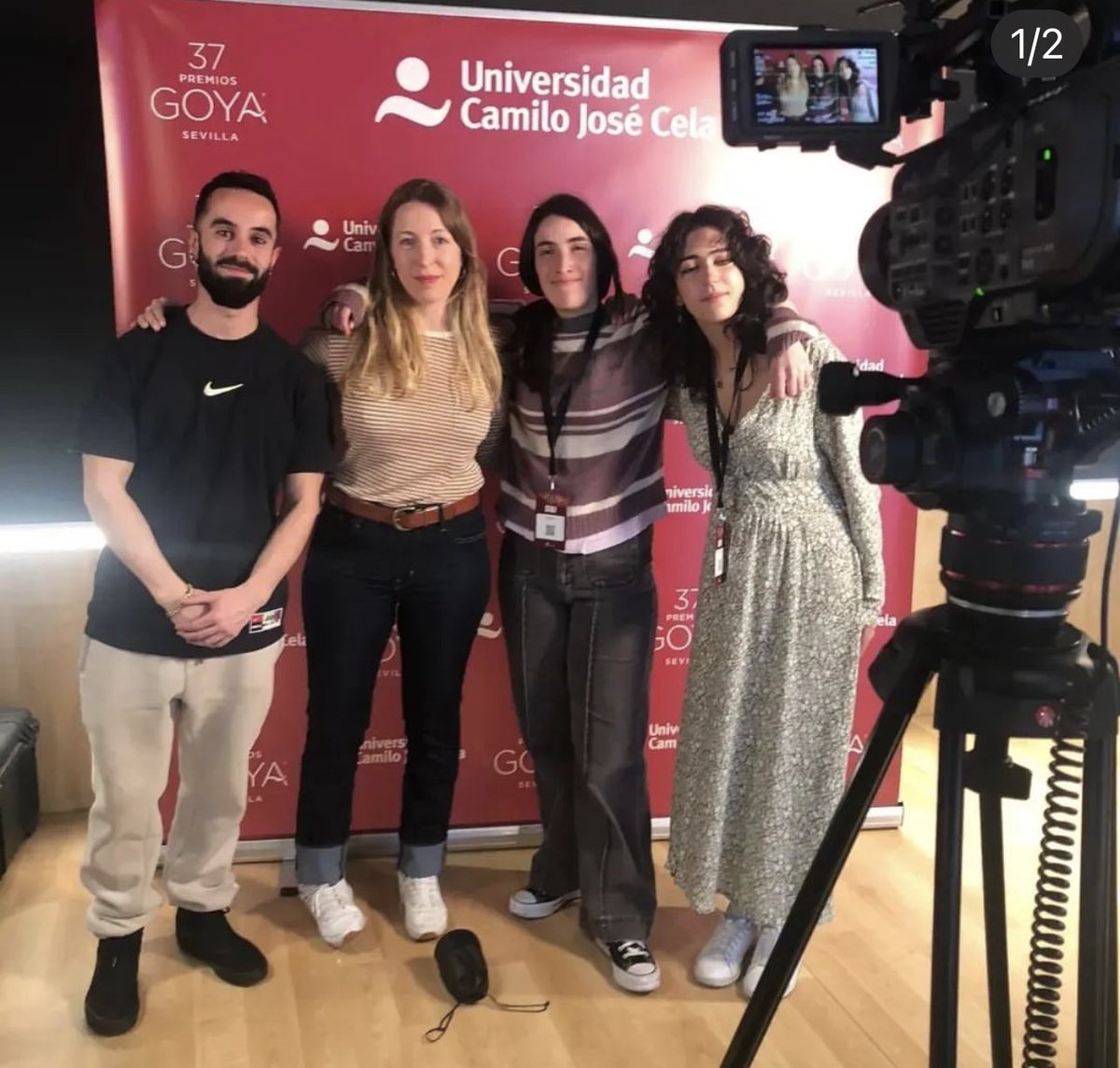 _jorgegallardo's tweet photo. Menuda experiencia se llevan los alumnos de la @universidadcjc y del Grado en Comunicación Audiovisual y Nuevos Medios trabajando en el making-of de los @PremiosGoya 👏🏻👏🏻👏🏻👏🏻 https://t.co/7g8533gYpR