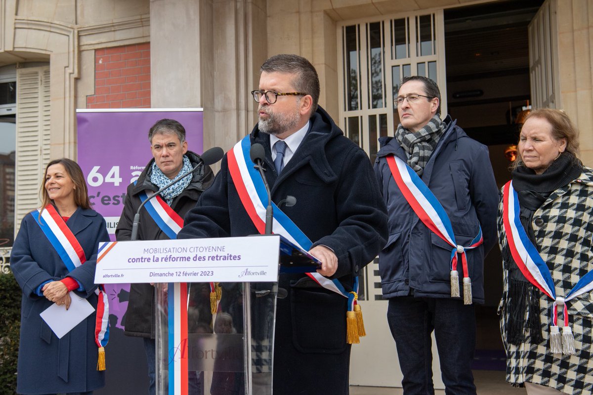 luccarvounas's tweet photo. Je remercie les très nombreux Alfortvillais.e.s qui se sont mobilisé ce matin pour dire NON à la #retraite à 64 ans, une réforme injuste et brutale qui constitue un « impôt sur la vie » alors que d’autres sources de financement existent pour préserver notre système de retraites. https://t.co/rwZOJB8iTO
