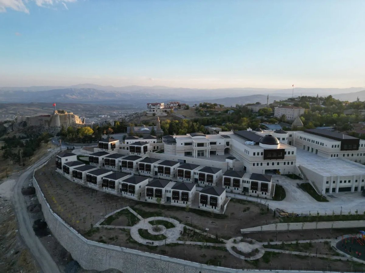 Diyanet'in Elazığ'daki Harput Külliyesi depremzedelere açılabilir mi? <a href="/EgitimHarput/">Elazığ Harput Dini İhtisas Merkezi</a>