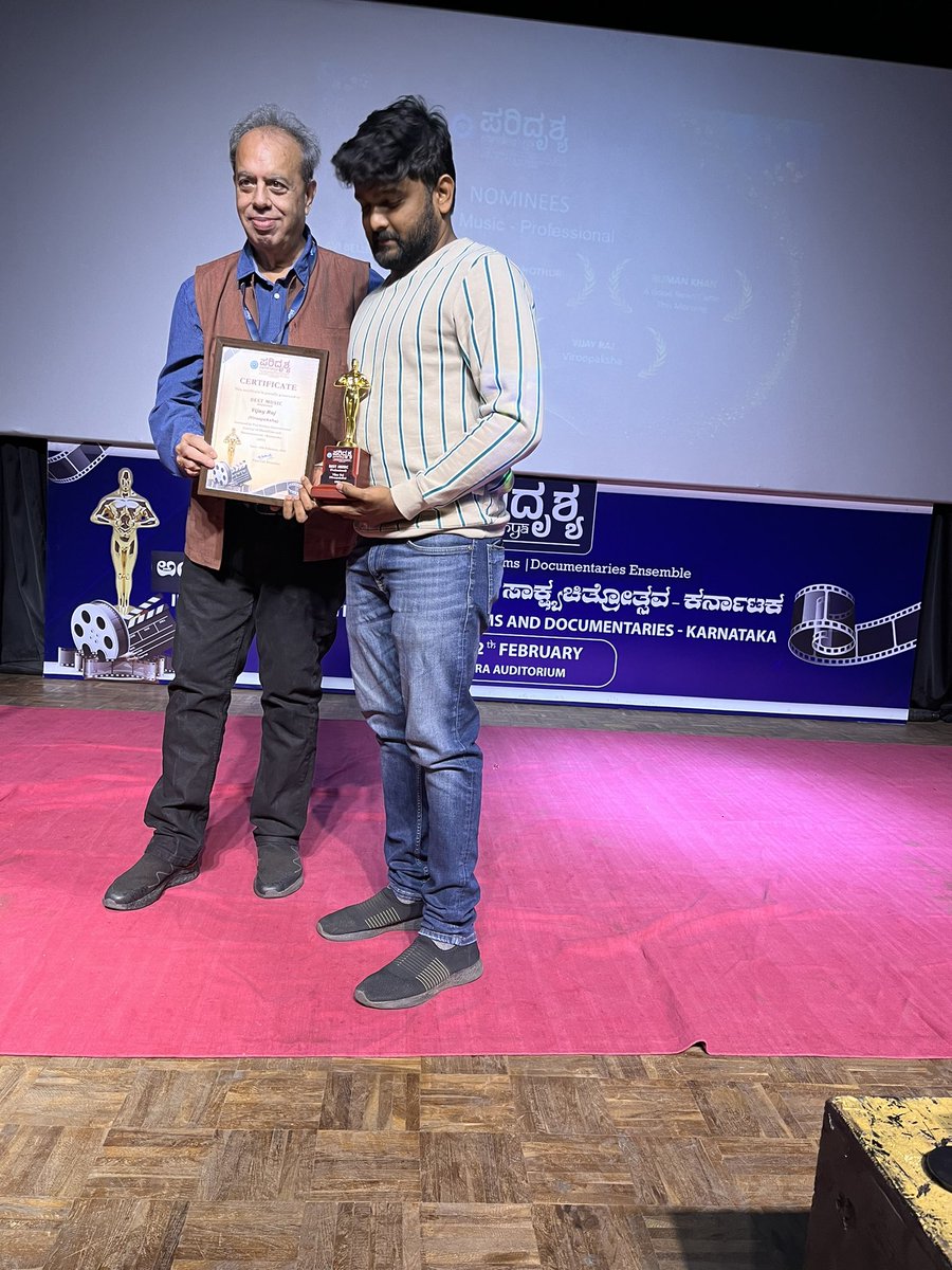 ParidrishyaFest's tweet photo. #ParidrishyaFest
#ParidrishyaFilmFest 
#ParidrishyaAward for Best #music Professional goes to Vijay Raj for the movie Virupaksha.
Renowned Film Music Historian Manek Premchand presenting the award https://t.co/R9DMB4WZIt