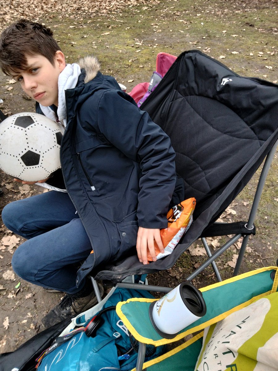 genesis_esu's tweet photo. We're enjoying our last hours at Club Tropicana, definitely didn't steal some Doritos - Spam said it was fine! https://t.co/XzKZ7T4Baa