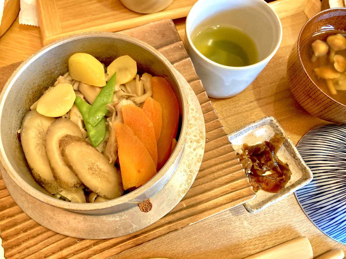 「今日食べたおいしいものです久々に長時間外出した! 」|hico🧡🧡原稿のイラスト