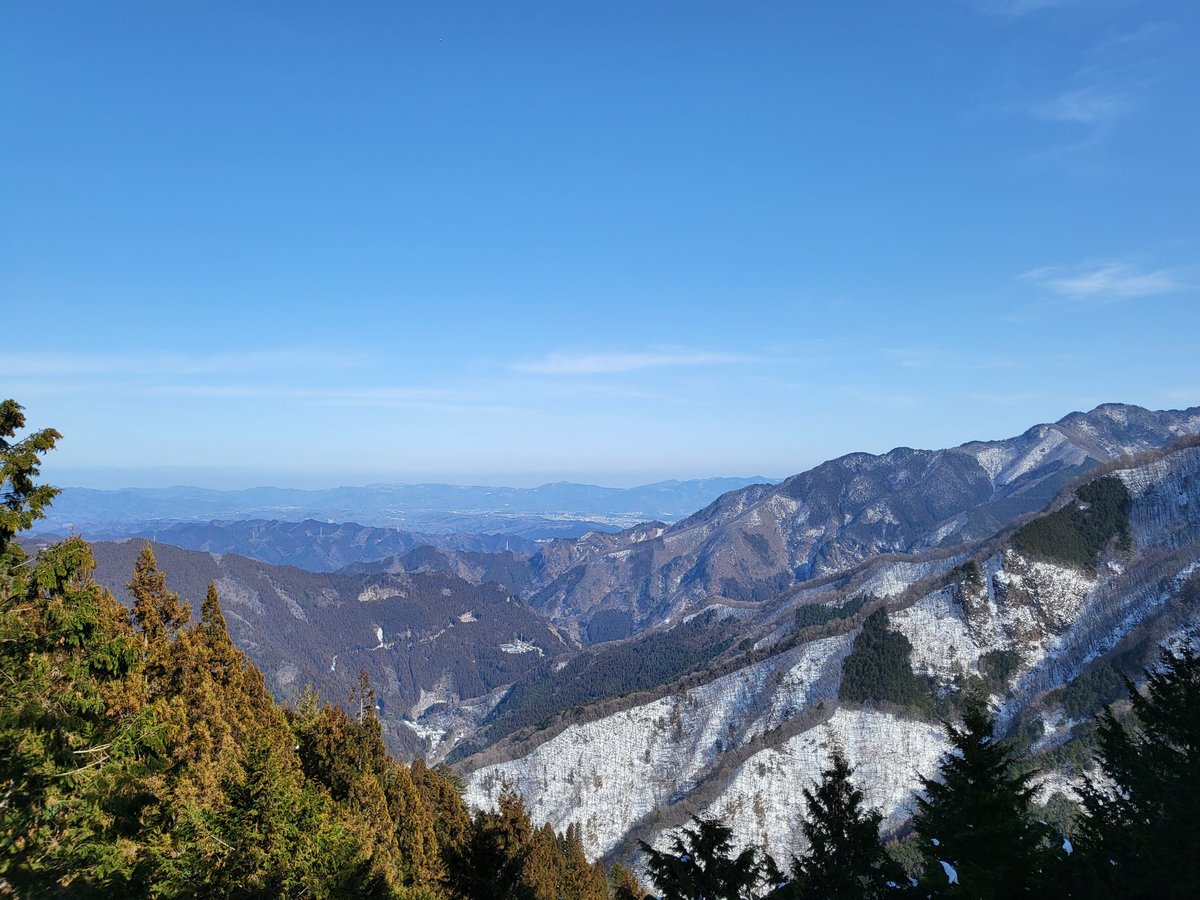cchiyo's tweet photo. 雪景色の三峯神社。
やっぱり、くるみ汁そばはうまい！
景色、天気最高でした😊
沢山の氣を貰いましたので
明日からまた頑張ります🔥 https://t.co/5jMRJDsDsd