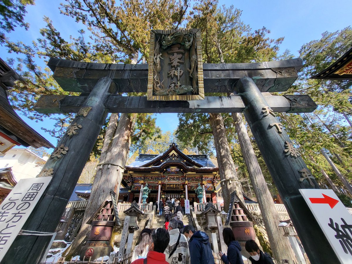 cchiyo's tweet photo. 雪景色の三峯神社。
やっぱり、くるみ汁そばはうまい！
景色、天気最高でした😊
沢山の氣を貰いましたので
明日からまた頑張ります🔥 https://t.co/5jMRJDsDsd