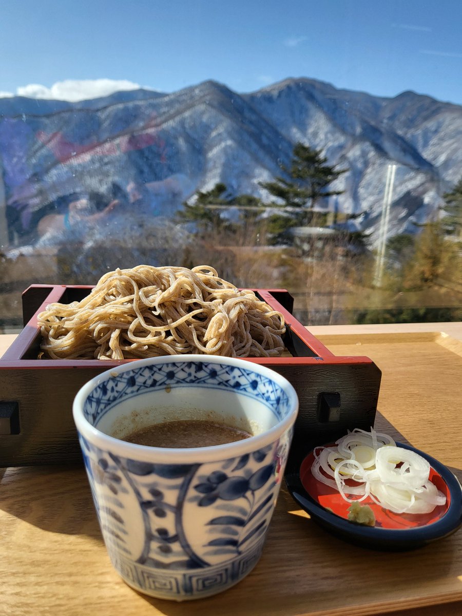 cchiyo's tweet photo. 雪景色の三峯神社。
やっぱり、くるみ汁そばはうまい！
景色、天気最高でした😊
沢山の氣を貰いましたので
明日からまた頑張ります🔥 https://t.co/5jMRJDsDsd