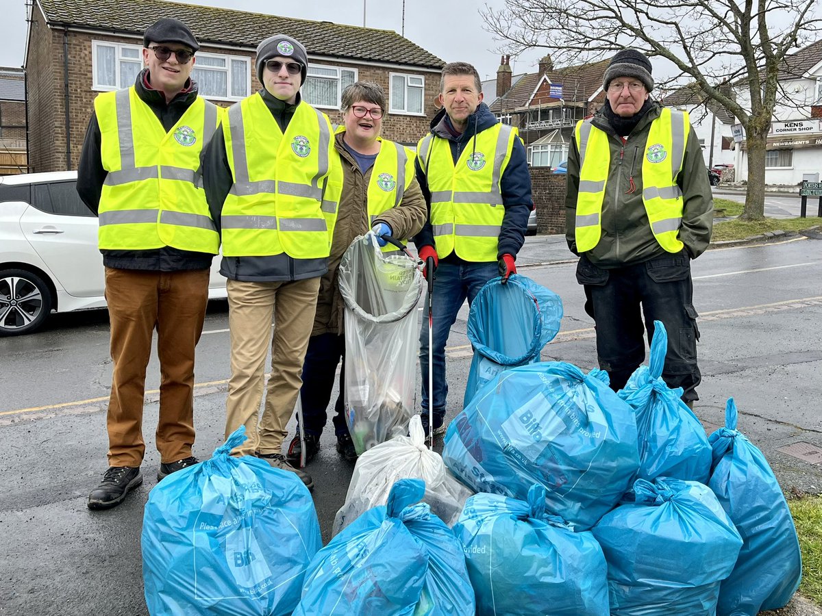 PolegateCF's tweet photo. This morning we’ve been Keeping Polegate Clean! 

We had 5 volunteers litter picking for just under 2 hours and we managed to collect 15 bags of rubbish!

You can help us keep your neighbourhood tidy by visiting our website, https://t.co/TmtnURJCGv to find out more!

#PolegateCF https://t.co/kpg06aWqHO