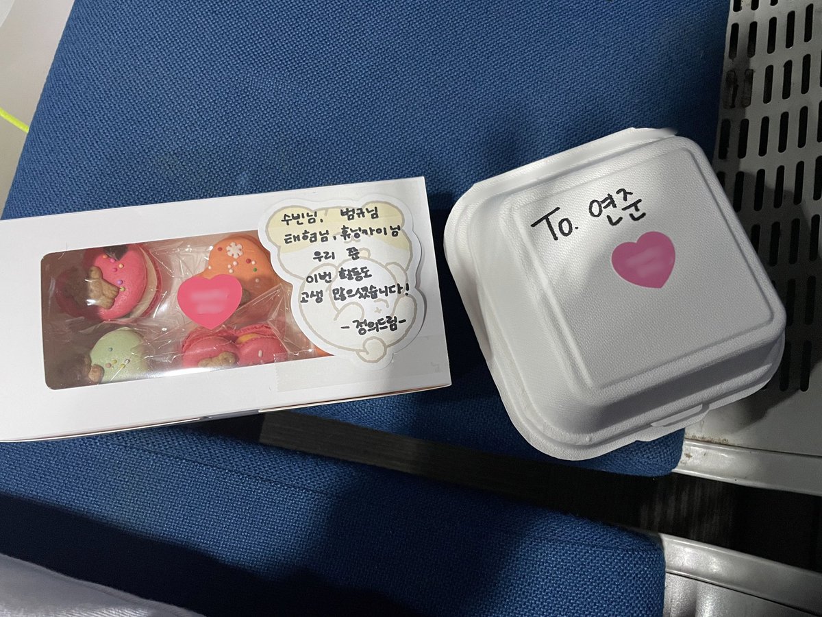 CTXTBR's tweet photo. @TXT_members TRAD 🇧🇷 "Essas pessoas doces ❤❤❤"

📸 1: Dubaddu Wari Wari
📸 2: "*Os cantores nº 1 da Billboard não se cansam facilmente

 ♡Jjangbatu♡ Perseverança até o último episódio

 Bom, bom >3<"

📸4: Soobin-nim, Beomgyu-nim, Taehyun-nim, Huening kai-nim e nosso Jjun 
Vocês (+) https://t.co/JWygDoumwY