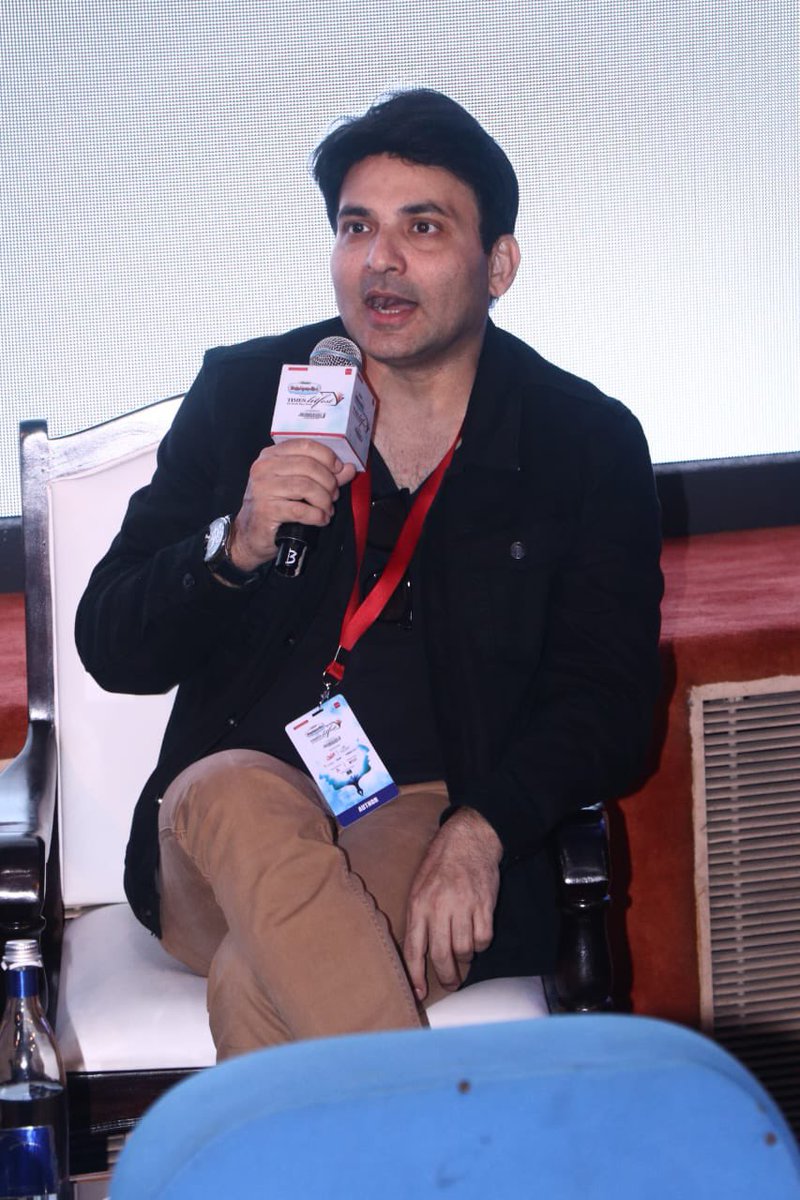 "At #TimesLitFest, <a href="/yasser_aks/">𝒀𝒂𝒔𝒔𝒆𝒓 𝑼𝒔𝒎𝒂𝒏</a> shed light on the rise to stardom of Guru Dutt, showcasing his journey from a talented filmmaker to a true icon of Indian cinema.

bit.ly/TLFDelhiFB.

#TimesofIndia #OneWorldManyWords #Rajnigandha #Rajnigandhapm #TLFDelhi2023 #LiteratureLovers