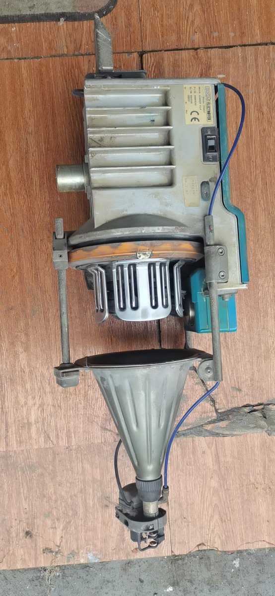 seraphim305's tweet photo. Used Weftfeeder! ROJ Brand, good conditions. Anyone interesting? #weftfeeder #usedmachinespareparts #airjetsweftfeeder https://t.co/QNIgEdU9z9
