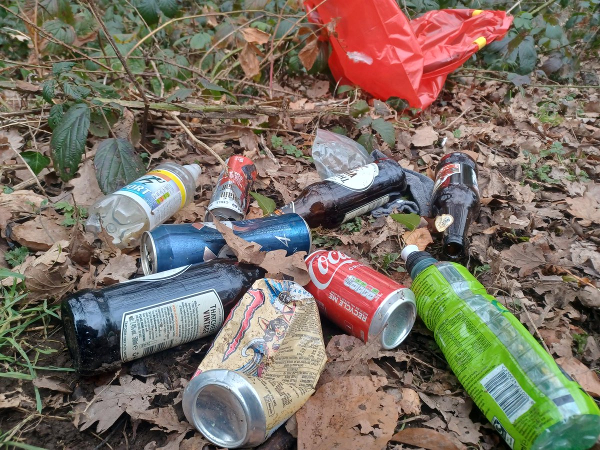 Great #litterpick this morning along the Sirhowy River, Blackwood. 6 people 2 hours 29 bags of #litter plus a tonne of other #flytipping removed. Awesome job! #lovewhereyoulive #dontlitter @CaerphillyCBC @CaerphillyKWT @IoloWilliams2 @rhi4islwyn