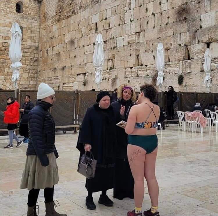 HochmanGuy's tweet photo. אם יש פה 5 אלף לייקים, היא עושה את זה גם בהר הבית. https://t.co/XzacIWS58r