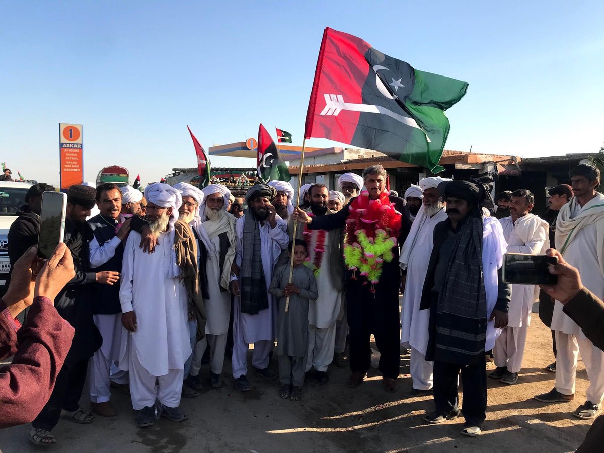 PaharpurPpp's tweet photo. بڈھ 
بشیر تھلا فرید تھلا حاجی سلطان تهلا اور ملک عمر حیات تهلا
اپنی پوری برادریوں کے ساتھ پی ٹی آئ کو خیر آباد کہ کرسابقہ ایم پی اے احمد کنڈی پر اعتماد کرتے ہوئے پاکستان پیپلز پارٹی میں شمولیت اختیار اور عالی شان جلسہ 
ٹھپے پہ ٹھپہ تیر پر ٹھپہ تیر کا نشان جیت کا نشان@ahmadkundi https://t.co/2cquHV6KTI