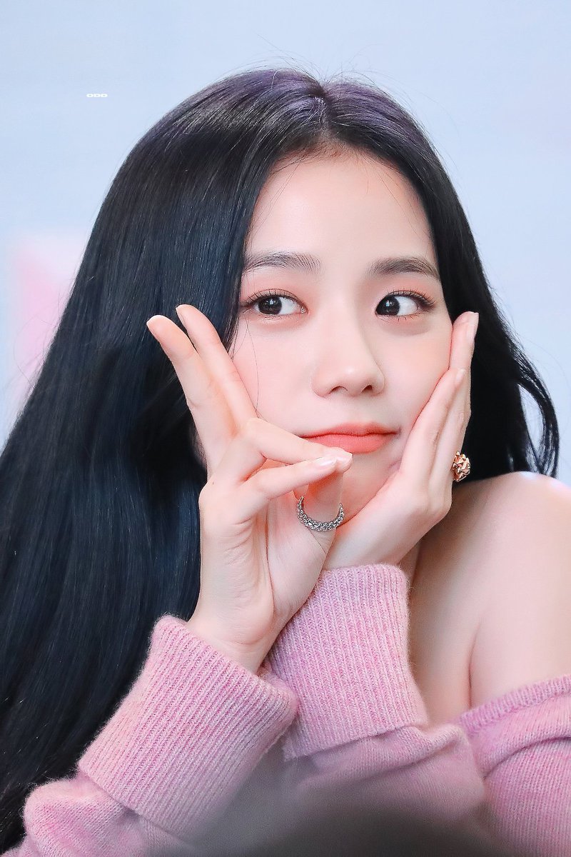 BP_AWARDS's tweet photo. Jisoo has won "ACTRESS OF THE YEAR "at the Kmmunity K'tizens' Choice Awards 2022! 🔥

This is her 2nd award in the show &amp; 11th award in her career 👏 https://t.co/3ePFOzoqoe