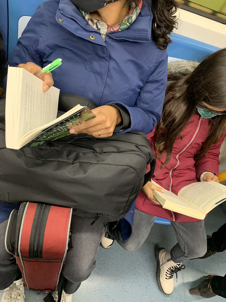ednyller's tweet photo. Esta madre enseñó a cambiar el celular por un libro, soy fan número 1 de esta señora https://t.co/Nd50EPpDaR