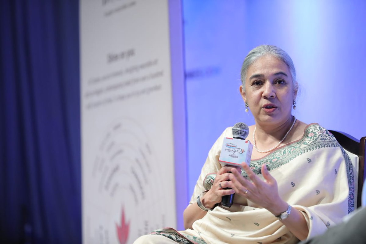 Join award winning writer <a href="/DalrympleWill/">William Dalrymple</a> on a session on "THE DISHONOURABLE COMPANY: Looking back on 20 years writing about the East India Company" at #TimesLitFest

#TimesofIndia #OneWorldManyWords #TLFDelhi2023 #LiteratureLovers #Rajnigandha #Rajnigandhapm