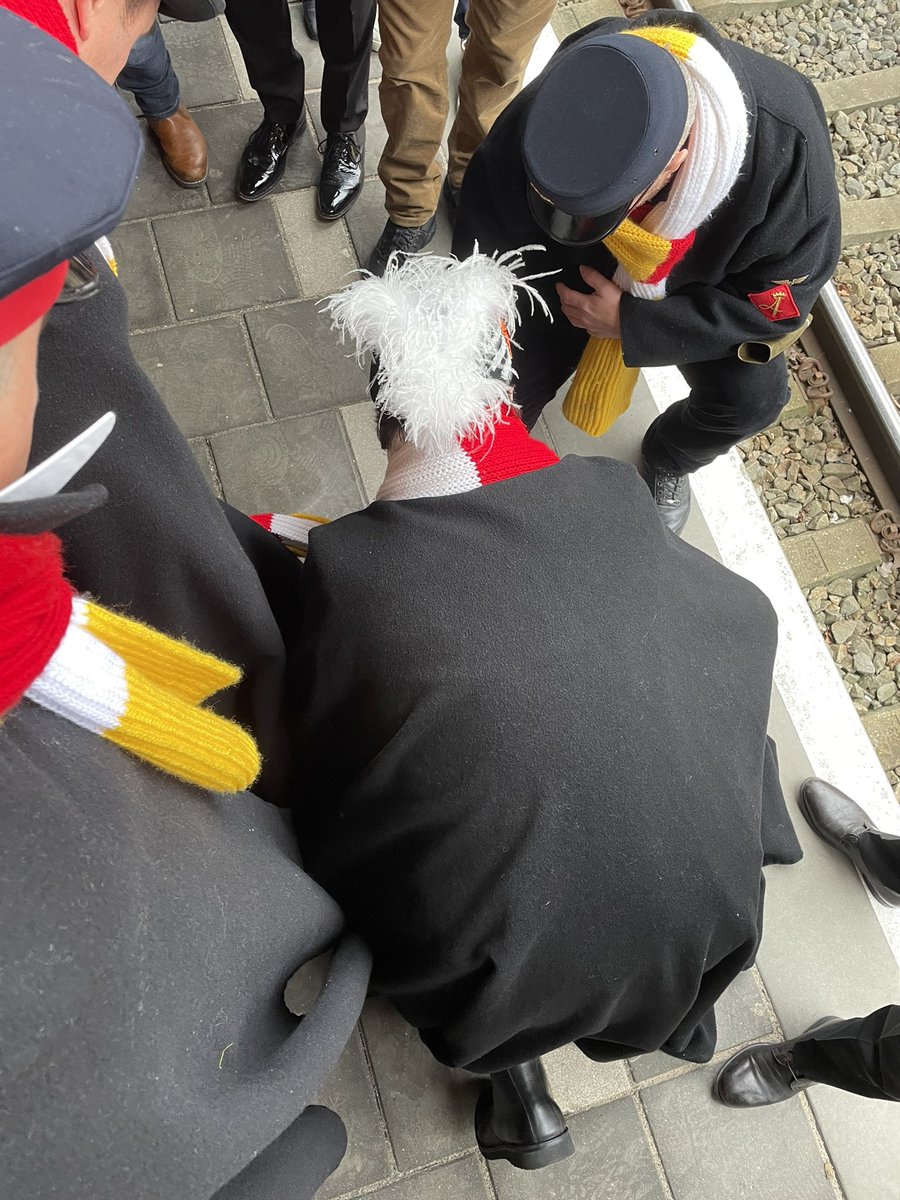 OC1882's tweet image. Nou, hij leejt ‘r mooi bij! #stationsinspectie #oeteldonk