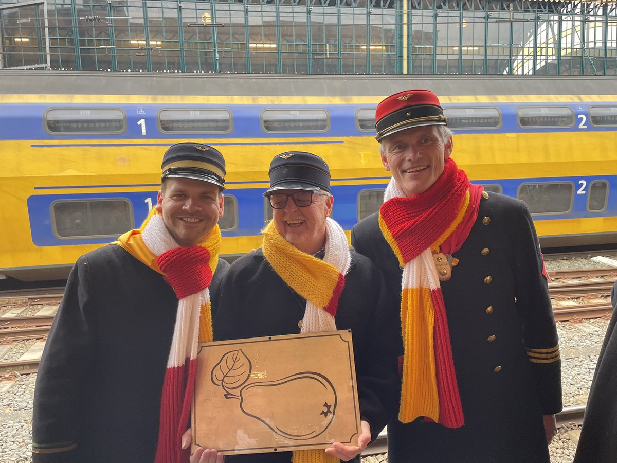 OC1882's tweet image. Nou, hij leejt ‘r mooi bij! #stationsinspectie #oeteldonk