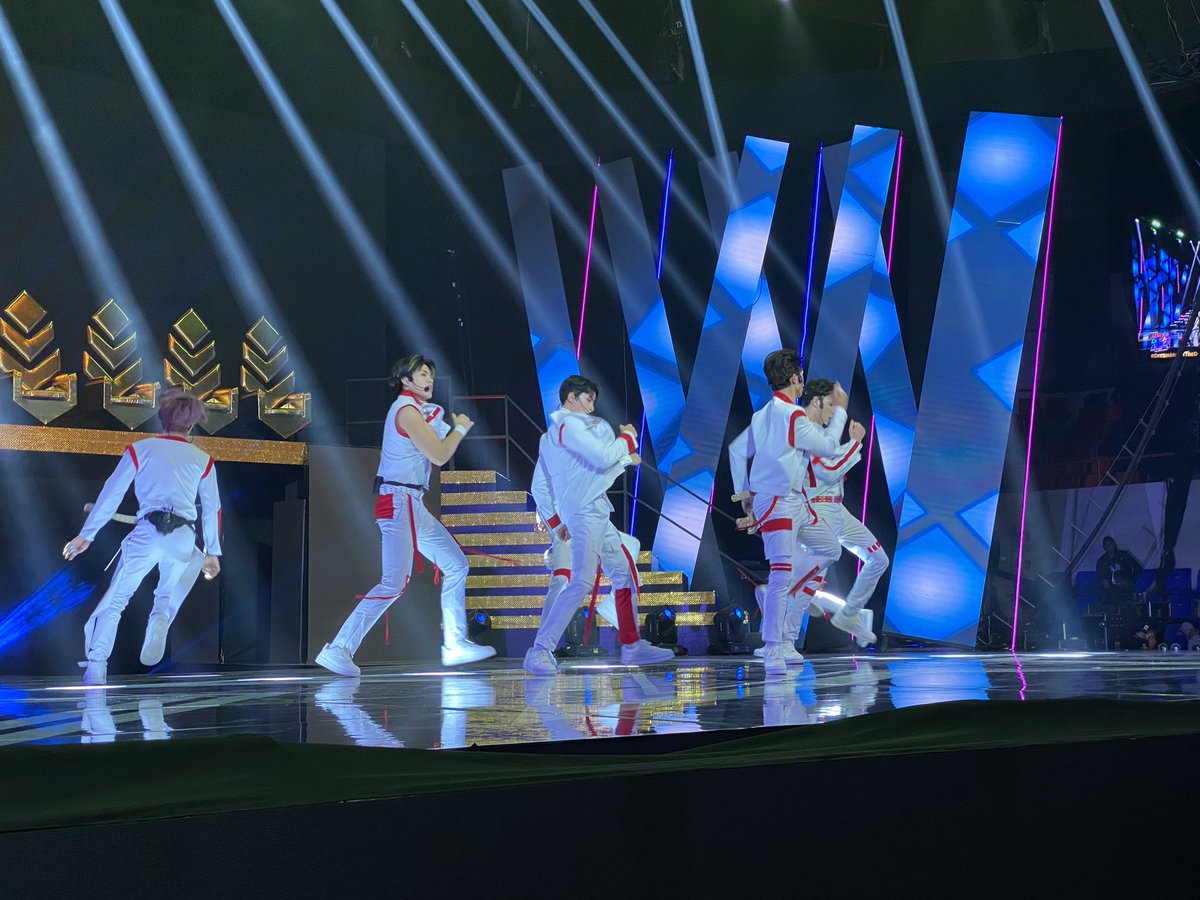 DreamMakerOfc's tweet photo. KYLER, JEROMY, WINSTON, WILSON, KIM, JAY-R, MATT, and PRINCE performing DASH!#DreamMakerTheDreamFinale 

WATCH HERE LIVE:
https://t.co/ZyW4qEAuz8
https://t.co/ZyW4qEAuz8 https://t.co/j0o0EhlkY0