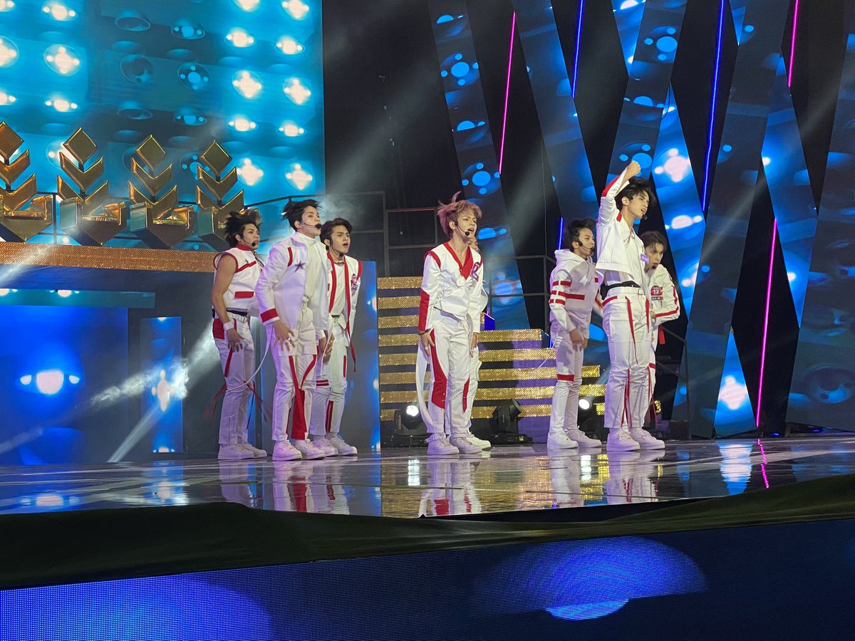 DreamMakerOfc's tweet photo. KYLER, JEROMY, WINSTON, WILSON, KIM, JAY-R, MATT, and PRINCE performing DASH!#DreamMakerTheDreamFinale 

WATCH HERE LIVE:
https://t.co/ZyW4qEAuz8
https://t.co/ZyW4qEAuz8 https://t.co/j0o0EhlkY0
