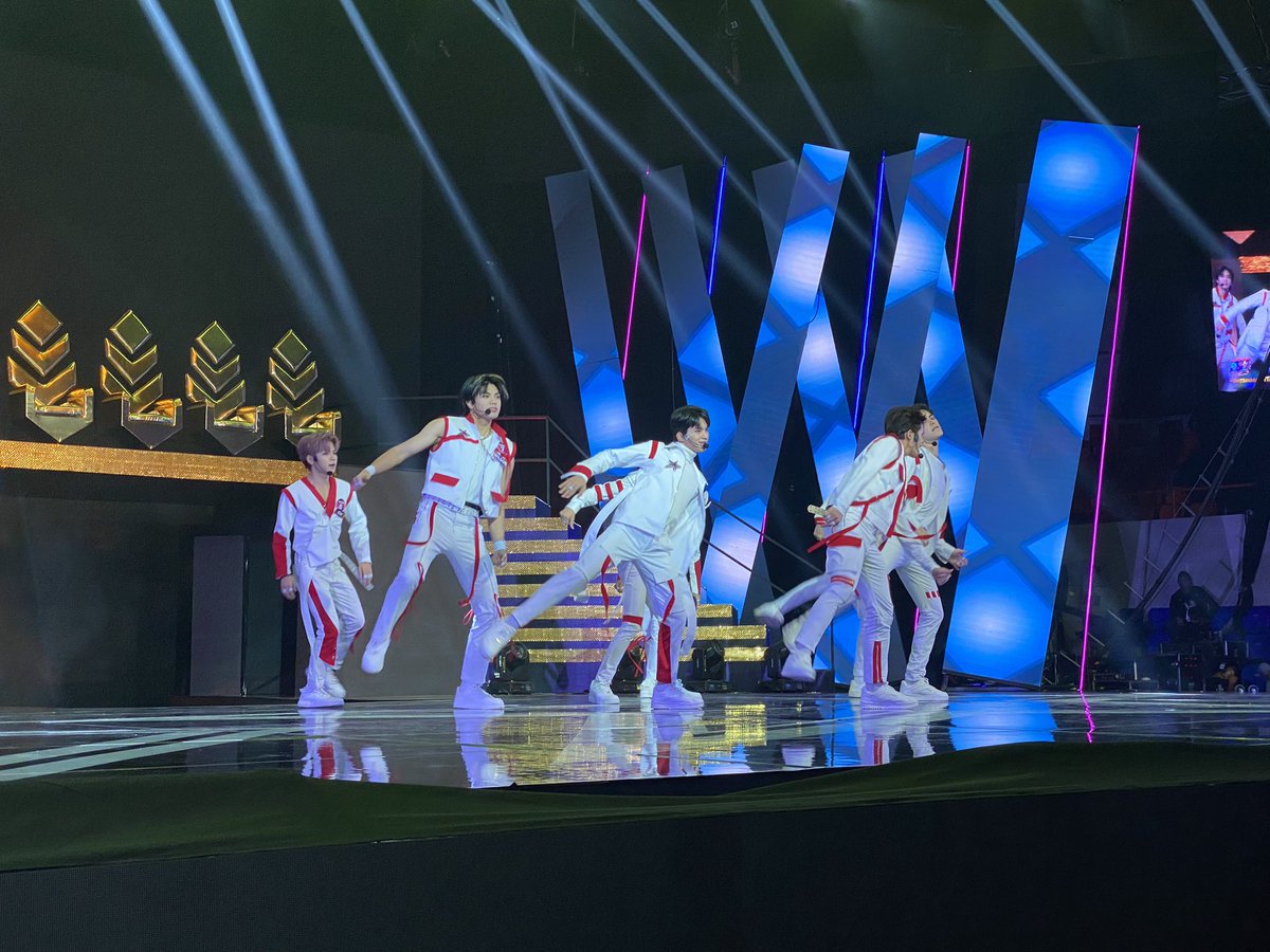 DreamMakerOfc's tweet photo. KYLER, JEROMY, WINSTON, WILSON, KIM, JAY-R, MATT, and PRINCE performing DASH!#DreamMakerTheDreamFinale 

WATCH HERE LIVE:
https://t.co/ZyW4qEAuz8
https://t.co/ZyW4qEAuz8 https://t.co/j0o0EhlkY0