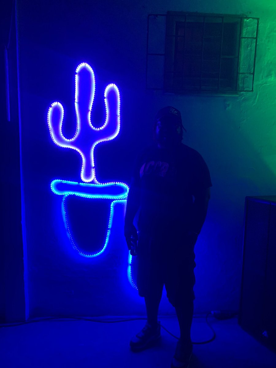 Owula_Kpakpo's tweet image. About last night #Unrequested by @THEWEIRDCULT featuring amazing dj&apos;s like @TMSKDDJ, ah.nansi, b.frvnkie, @muudswingz @EDWVN and co.

I love how this alternative music spaces is growing beautifully over the time in Accra.

#ThatPurpleLife #MusicMatters #AlternativeMusic