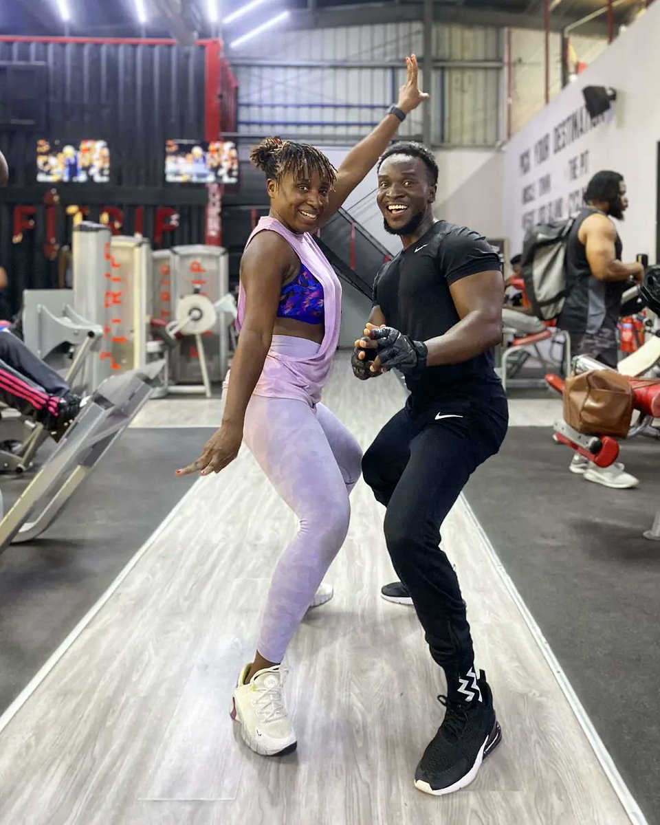 ElvisCrystal's tweet photo. We keep our squats low and our standards high ⚡💥 Its going to hurt when you begin but one day, it will be your warm-up.
#fitcrew #fitgoal #workout https://t.co/UX97RQ1g2I