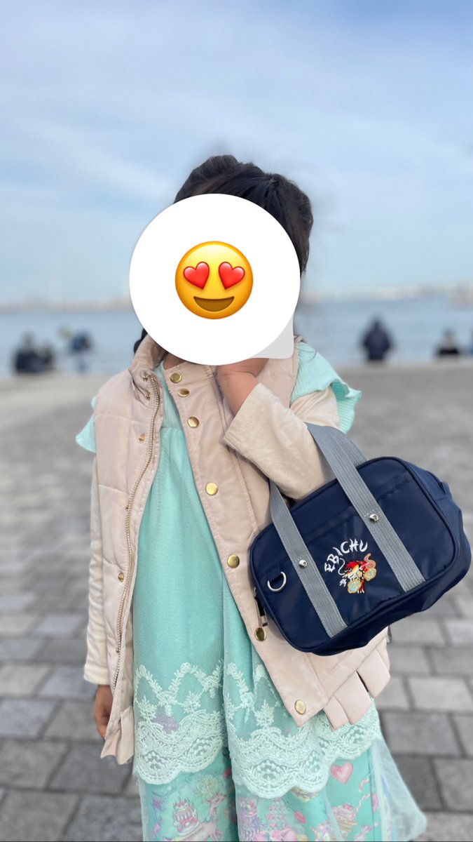 OtokoCamera's tweet photo. 完全に始まってしまった娘(えまちゃん推し)と再発した父親。アゲアゲのセトリが最高でした。ポーチが似合う。
#エビ中ファミ���ーの集い2023 https://t.co/xuyZMadEwp