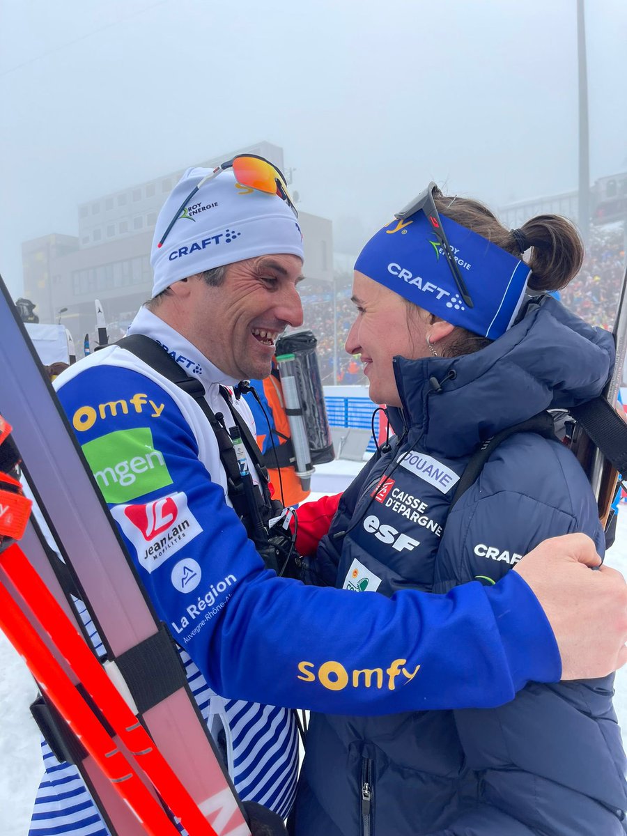 FedFranceSki's tweet photo. Le triomphe, le sacre, Julia Simon nouvelle reine de la poursuite à Oberhof 🤩👑 

Quelle saison pour Julia, sacrée championne du monde pour la première fois en individuel ! 🔥🥇 

Chapeau.

📸 : FFS https://t.co/GcZKN2cW7y