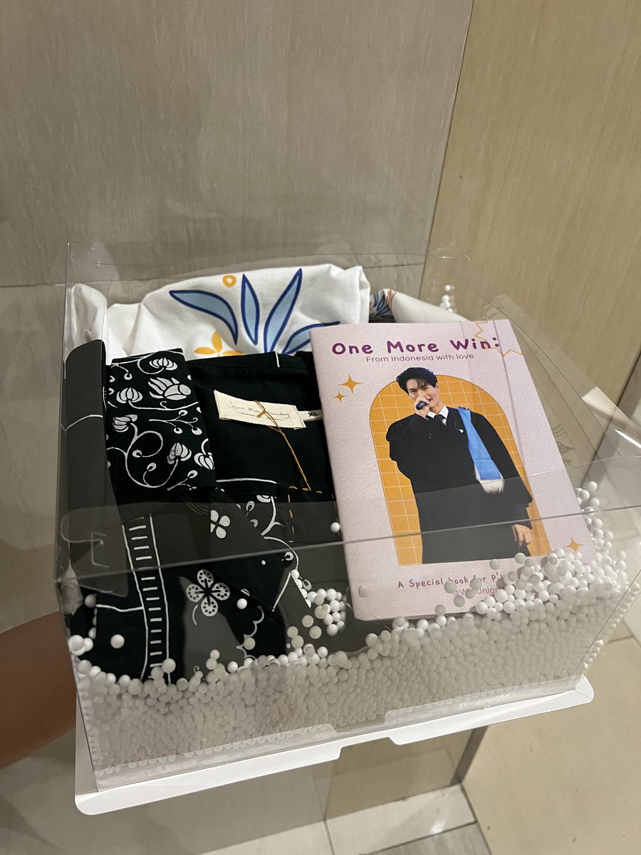 WinUnionINA's tweet image. 7. Birthday Gifts #OneMoreWin

Birthday isn't a birthday without gifts. And here it is, P'Win's early birthday gifts from us. Hope you like it, P'Win 😁💚🐰

#Win1stFMJKT
#winmetawin @winmetawin