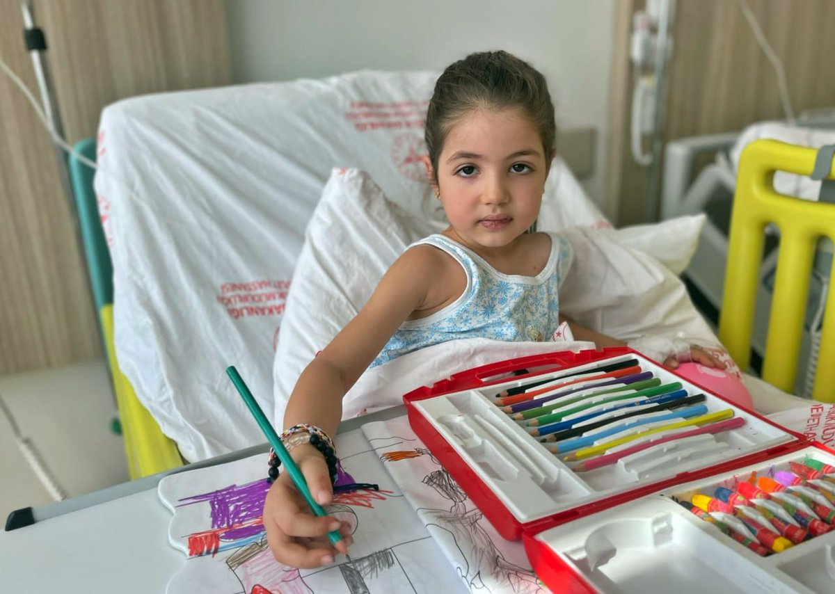 trthaber's tweet photo. Hazal suyunu içti...

Hatay’da enkazdan çıkarıldığında ‘su içer misin’ sorusuna "yok daha muayene olmadım" yanıtını veren küçük Hazal’ın tedavisi sürüyor.

https://t.co/qIup2w3cfr https://t.co/4t05PRGlL5