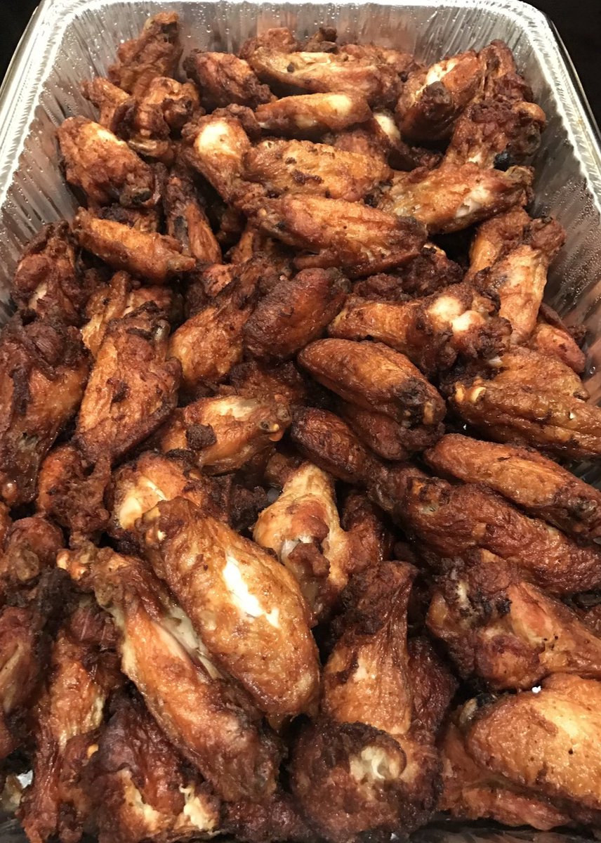 🏈 BIG GAME SUNDAY GIVEAWAY  🏈

RETWEET &amp; FOLLOW to be
entered to win a
🤑 $100 #LedoPizza Gift Card!

1 winner picked at 10pm on 2/12/23

🏈 Choose the Carryout Experts LEDO PIZZA for all your JUMBO Wings and PIZZA needs for the Big Game today!

📲 Order.LedoPizza.com