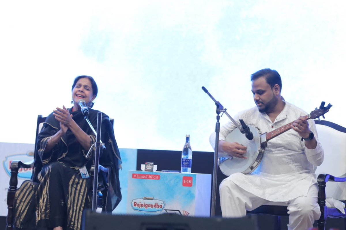 #ReneSingh captivates the audience with her beautiful voice by singing a verse from Amir Khusro's poem 'ऐ री सखी मोरे पिया घर आए'

#TimesofIndia #OneWorldManyWords
