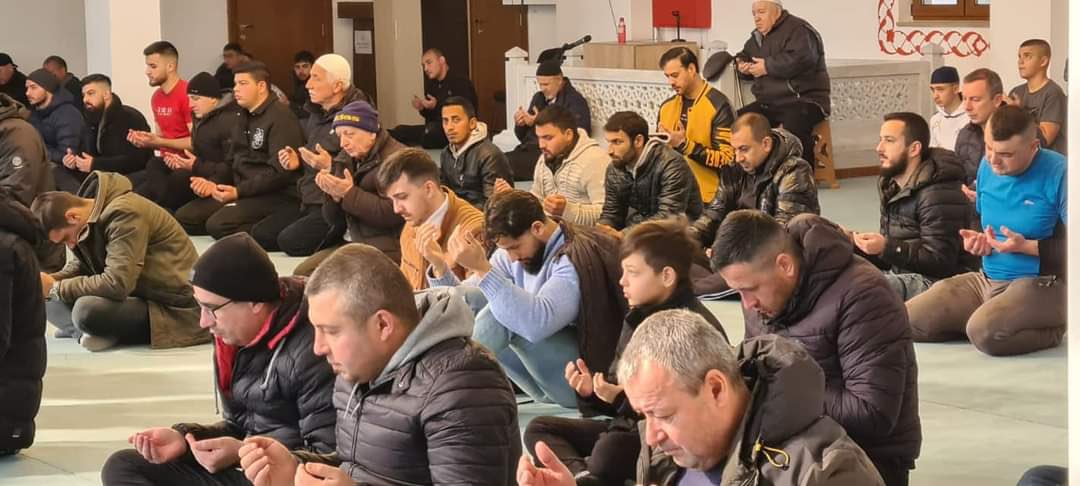 metinhan35's tweet photo. #Priştina'dan #Üsküp'e #Tiran'dan #Podgoritsa'ya, #Saraybosna'dan #Belgrat'a #Novipazar'dan #Bükreş'e #Zagrep'ten #Sofya'ya Balkanlar dualarıyla ve yardımlarıyla
#Türkiye’nin yanında. 🇹🇷 https://t.co/elaK225a4t