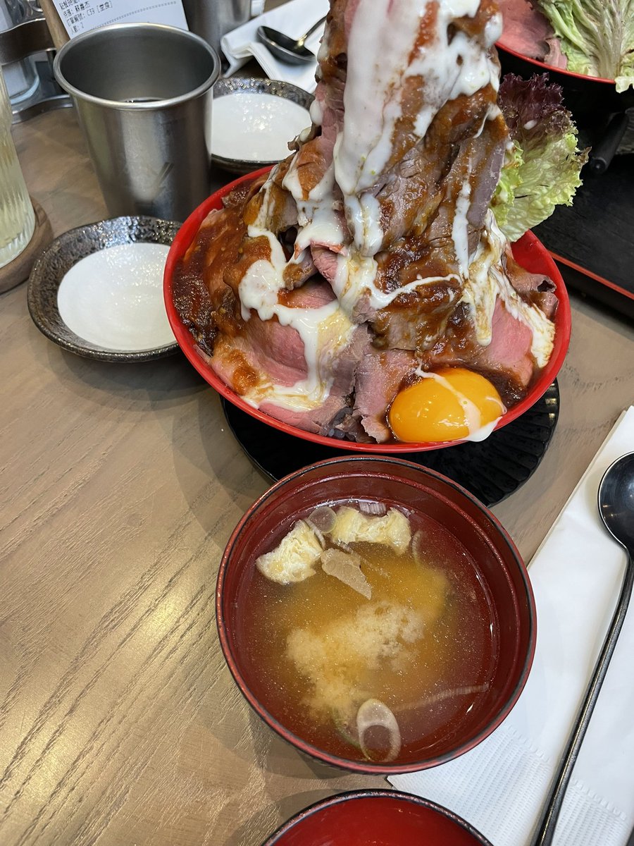 JarfYang's tweet photo. 走断腿光了七八家唱片店
买了保养品
吃了好吃的日式牛肉饭
趁打折买了几件衣服
总的来说香港没白跑 https://t.co/WFSXZlaeJC