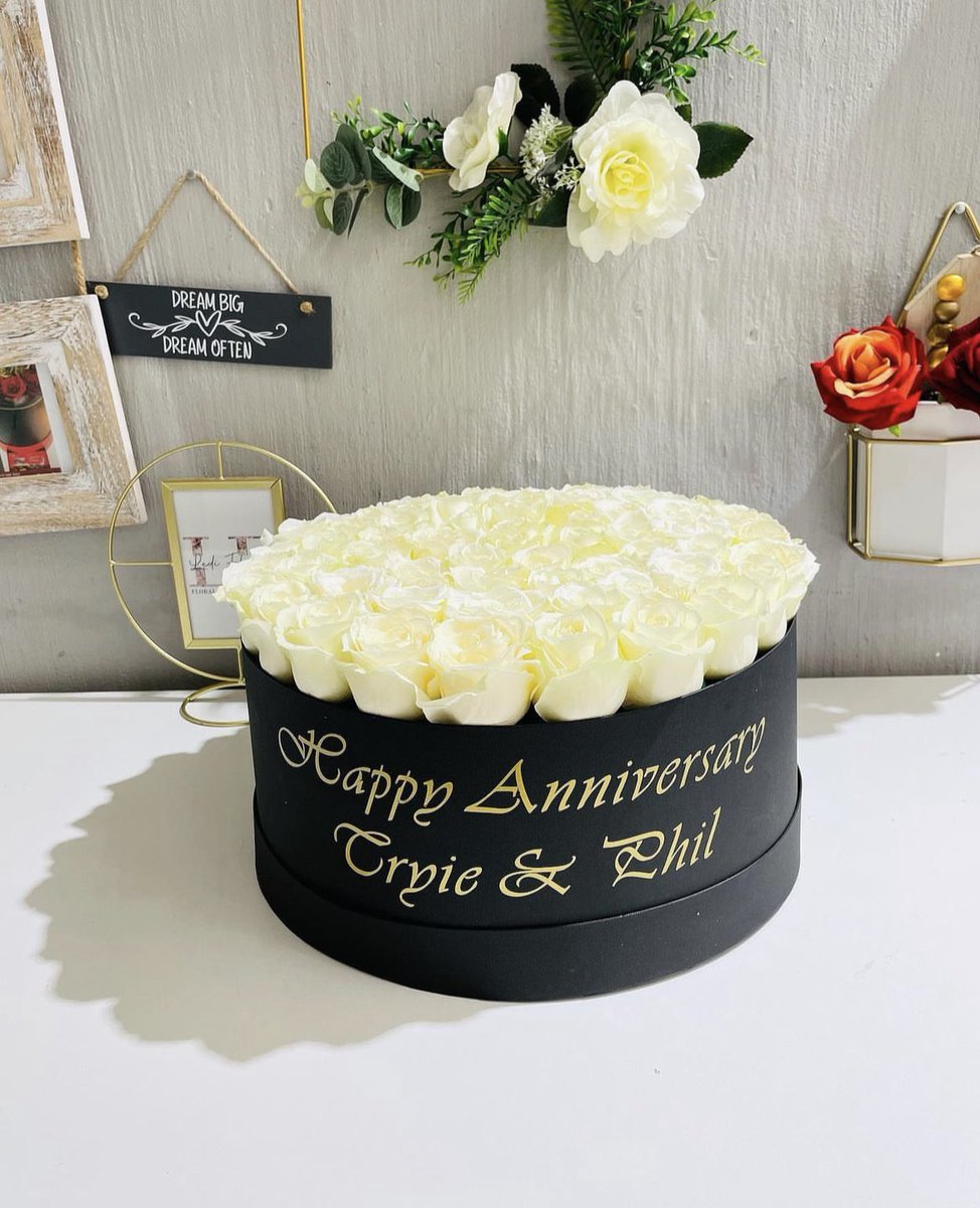 KlichyZa's tweet photo. We Giving one lucky winner a Red Roses medium box.
Like and Retweet using  #LediFloristBox https://t.co/3ahfGPuU0Q