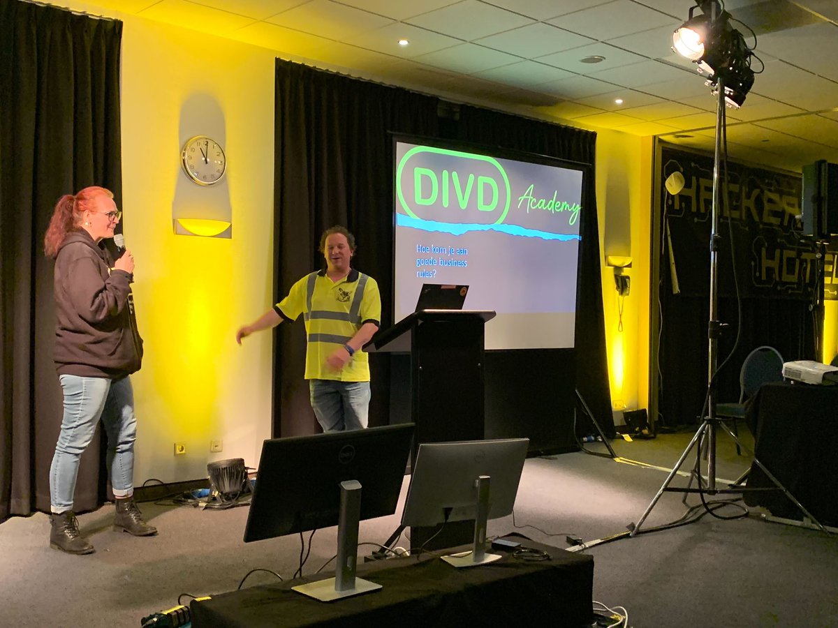 DIVDAcademy's tweet photo. Tijdens #hackerhotel ontstaan de mooiste gesprekken, ideeën en de beste samenwerkingen. Vanaf nu gaat https://t.co/AfbseZsPeC #openkat https://t.co/Fch1hRcyjc helpen met een eigen leermodule (inclusief video instructies) voor onze studenten. https://t.co/WnYAwjEzQ2