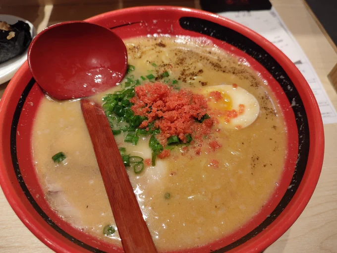 札幌海老ラーメン"一幻"は香港にもあるッ!感動ッ!美味ッ!美味ッ!一幻でマストなのはエビおにぎりッ!これが本番ッ!最後はスープにつけて美味ッ!美味ッ!#香港ラーメンDig 