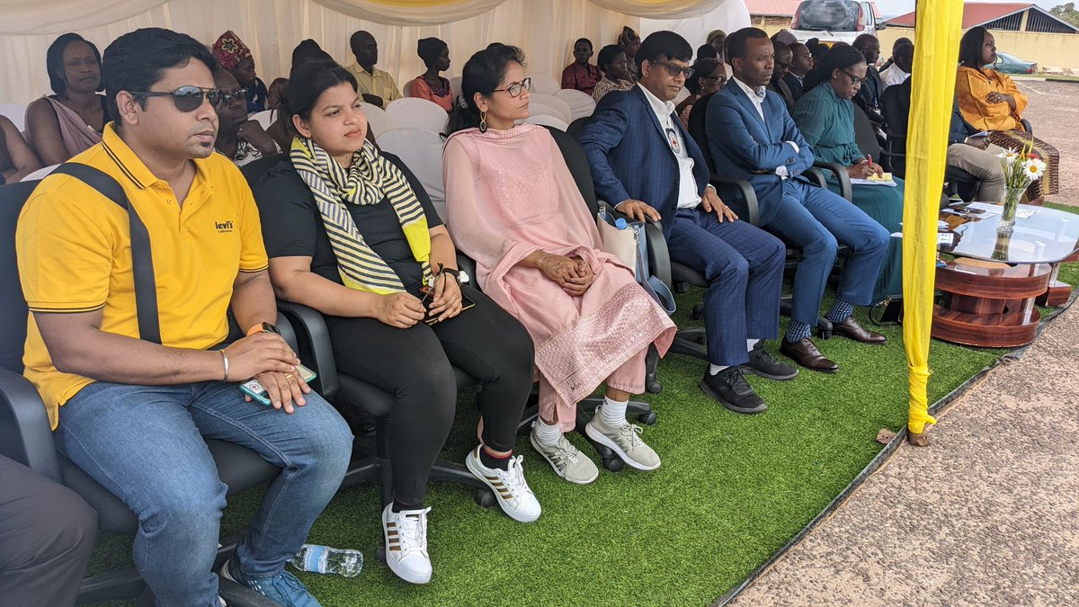 chu_butare's tweet photo. Kuri icyi cyumweru,taliki ya 12.02.2023 ubuyobozi, abakozi, abarwaza, abaturanyi ndetse n'inshuti za @chu_butare bifatanyije n'abarwayi kwizihiza umunsi mpuzamahanga wahariwe abarwayi. Ni umwanya mwiza wo kuzirikana ububabare umurwayi abana nabwo ariko no kumwizeza ko tumuri hafi https://t.co/IXiOaJDmzz