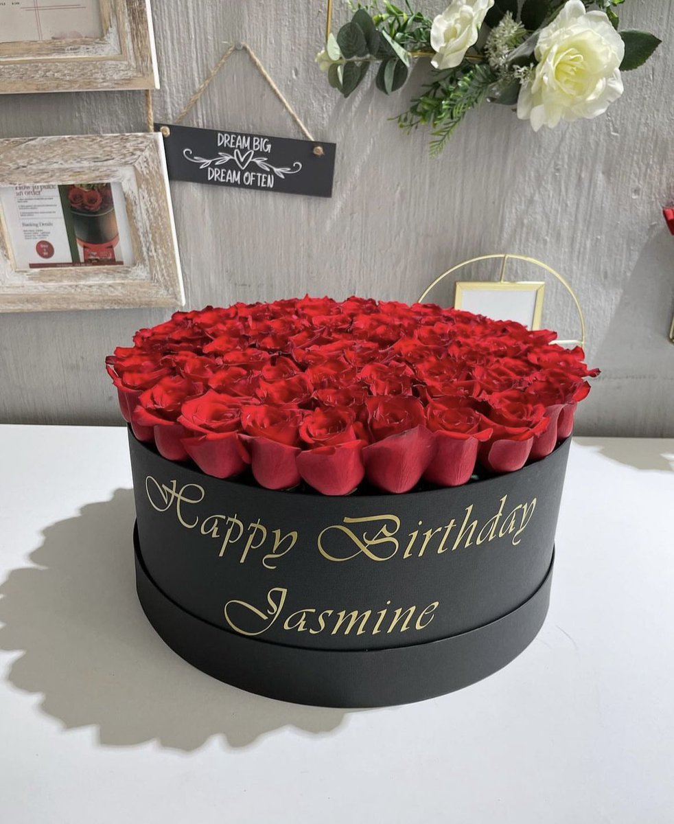 KlichyZa's tweet photo. We Giving one lucky winner a Red Roses medium box.
Like and Retweet using  #LediFloristBox https://t.co/UlVq0HKg9C