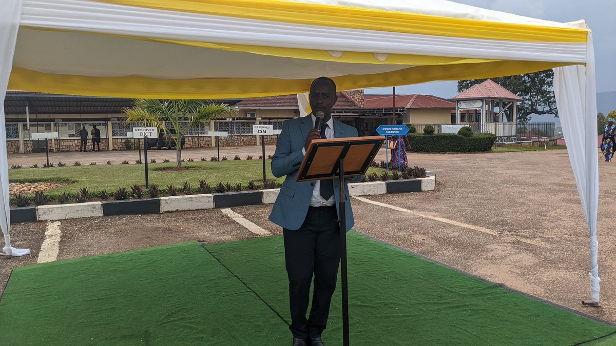 chu_butare's tweet photo. Kuri icyi cyumweru,taliki ya 12.02.2023 ubuyobozi, abakozi, abarwaza, abaturanyi ndetse n'inshuti za @chu_butare bifatanyije n'abarwayi kwizihiza umunsi mpuzamahanga wahariwe abarwayi. Ni umwanya mwiza wo kuzirikana ububabare umurwayi abana nabwo ariko no kumwizeza ko tumuri hafi https://t.co/IXiOaJDmzz