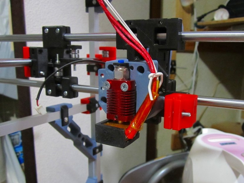 saiki0011's tweet photo. #coreXY フレーム #3dprinter #自作機 
定番の連番で #Ex_02 建造記録

X Carriageをネジでベルトや
#LM8UU #リニアベアリング の
固定式に変更したバージョンの
試作セカンド出力
ファンが嵌らないとか問題が出ているので
サードバージョンを出力中です💦

#3Dプリンタ #3Dプリンター #reprap https://t.co/jSiHfzmYP8