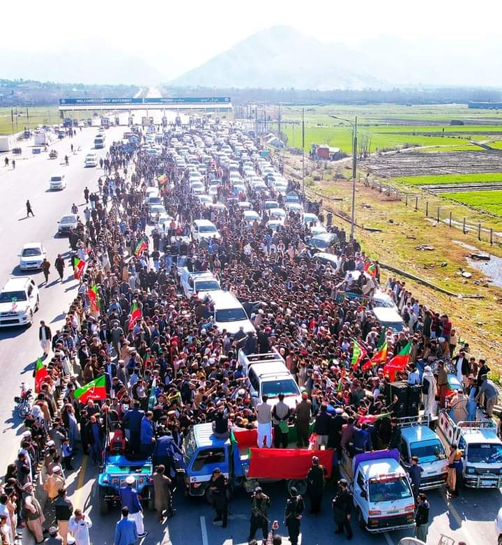 Salman_Views's tweet photo. دو تہائی اکثریت سے کپتان واپس آرہا ہے انشاءاللہ-کپتان کے ٹائیگرز مراد سعید اور محمود خان کا مالاکنڈ پہنچنے پر استقبال دیکھیں https://t.co/dLHHu2eAw7