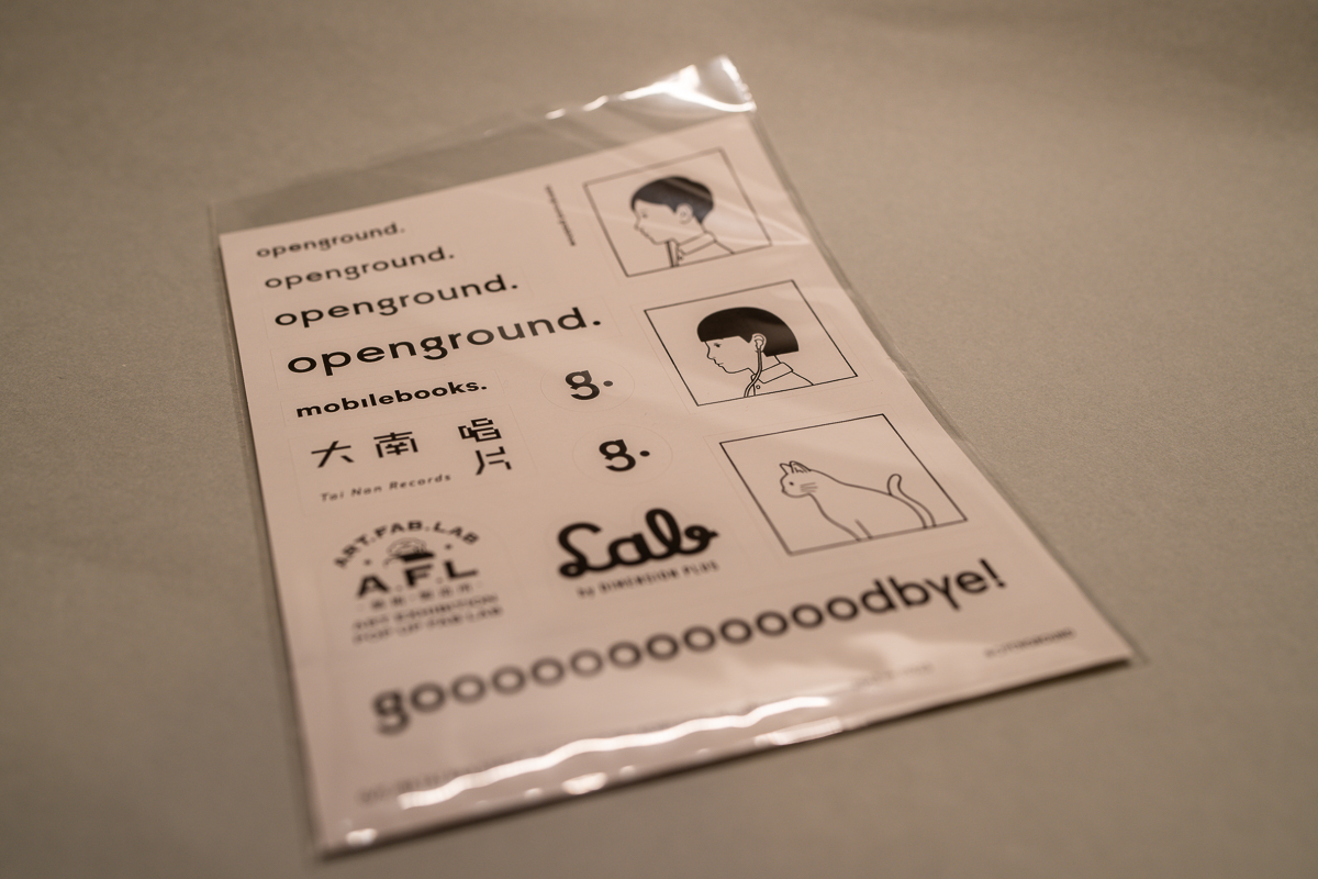 Hitchcockbirds's tweet image. #黃色經濟圈 #畢業 ‼️
#openground #深水埗

暫定最後營運日係 2月26日
仲記唔記得，佢地有好多展覽
設計主題嘅cafe，真唔唔多
可以話係大南街文青嘅始祖

到今日，IG－able嘅cafe越嚟越多

宜家onlineshop清貨，有25% off
shop.openground.hk

地址：九龍深水埗大南街198號地下
（附近係南昌押）